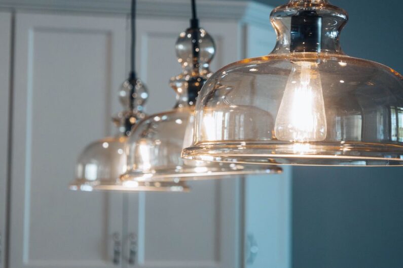 Moderne Pendelleuchten kaufen: Welche Varianten passen?